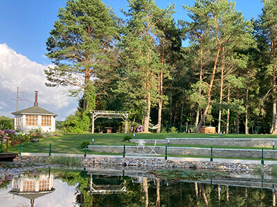 Tugimüüride abil terrassilise tiigikalda rajamine.